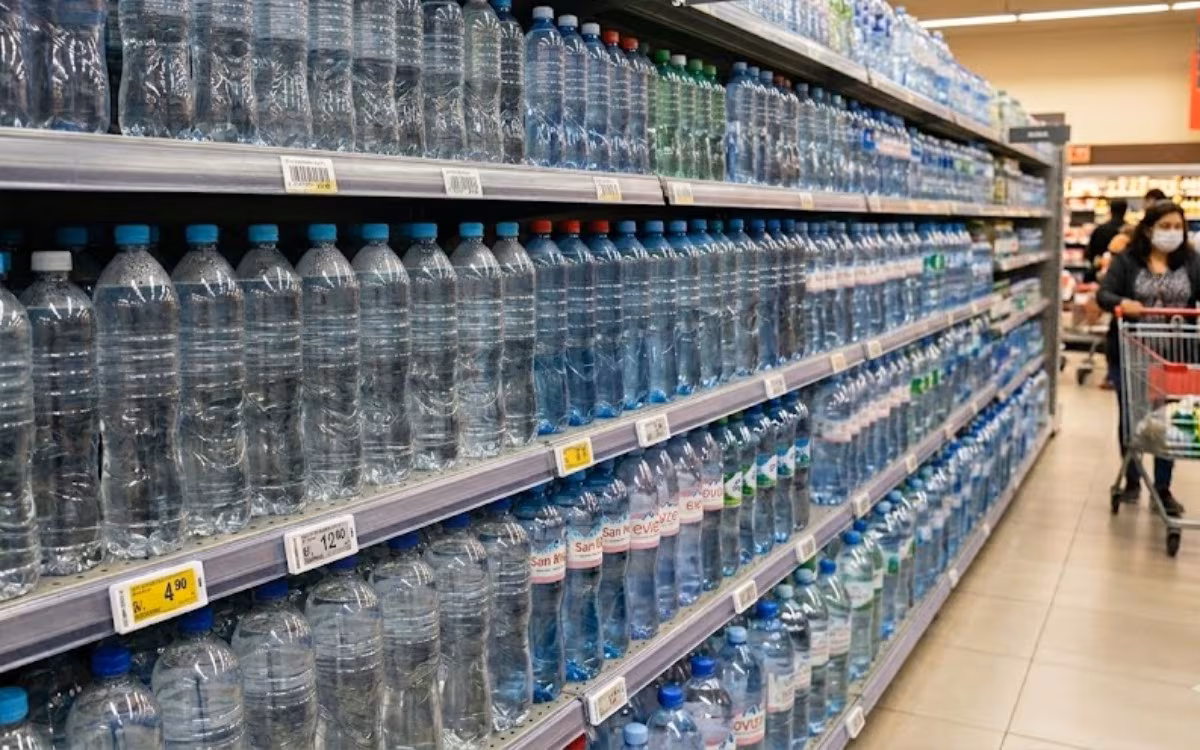 La FDA retira 650.000 botellas de agua por contaminación que nadie esperaba encontrar