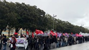 250 estudiantes toman las calles de A Coruña: lo que gritaron por el 8M te sorprenderá