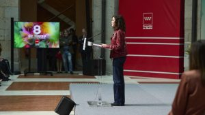 Ayuso desafía el 8M con pregunta incómoda sobre mujeres iraníes que nadie quiere responder