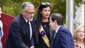 El presidente de las Cortes ascendió a su novia para cobrar 3.500 euros mensuales