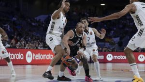 El Real Madrid resucita en el último cuarto tras el espectáculo de Edwards en el Movistar Arena