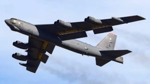 Estados Unidos mueve bombarderos B-52 hacia Reino Unido mientras crece la tensión con Irán