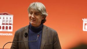 La prima de Carlos Martínez cobró 76.000€ en contratos navideños mientras él era alcalde de Soria