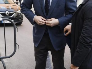 La reina Letizia rompe el protocolo en el último adiós a Fernando Ónega