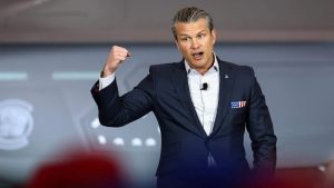 La retórica violenta de Pete Hegseth como jefe del Pentágono alarma a críticos estadounidenses