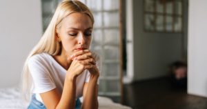 Mom’s confession about performing happiness for years leaves daughter stunned by hidden truth