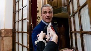 Ortega Smith desafía a Vox a expulsarlo tras acusar que solo cuatro dirigentes controlan el partido