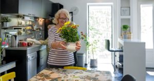 73-Year-Old Keeps Fresh Flowers Weekly Despite No Visitors—Her Reason Will Change How You See Self-Worth