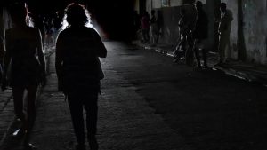 70% de Cuba sin electricidad: cómo el embargo petrolero estadounidense provocó el peor apagón