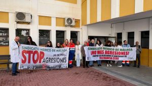 Paciente ataca con muleta a médico en Torrox: el motivo que nadie esperaba