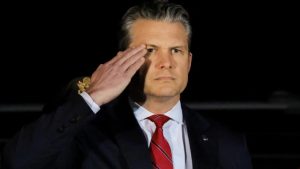 Pete Hegseth gastó 90.000 millones del Pentágono en cangrejo y productos Apple en 30 días