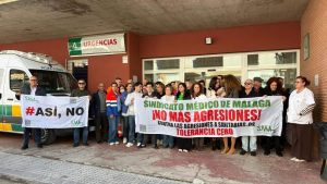 Por qué las médicas jóvenes de Málaga sufren más agresiones pero callan ante la justicia