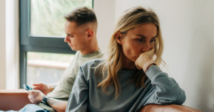 Psychology reveals 8 situations where staying silent shows more self-respect than speaking up