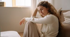 Psychology reveals the coded language women use when they’ve secretly stopped believing in their own happiness