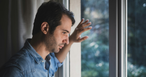 Psychology reveals the quiet way men handle life’s disappointments that nobody talks about