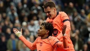 Un penalti de último segundo salvó al Barça del peor ridículo europeo en años